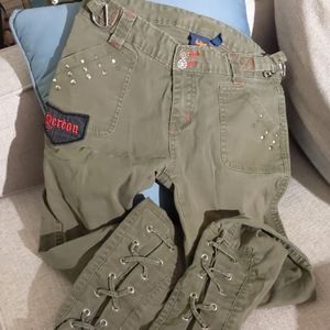 Dereon girls 14 Fleur de Lis pants with leg laces